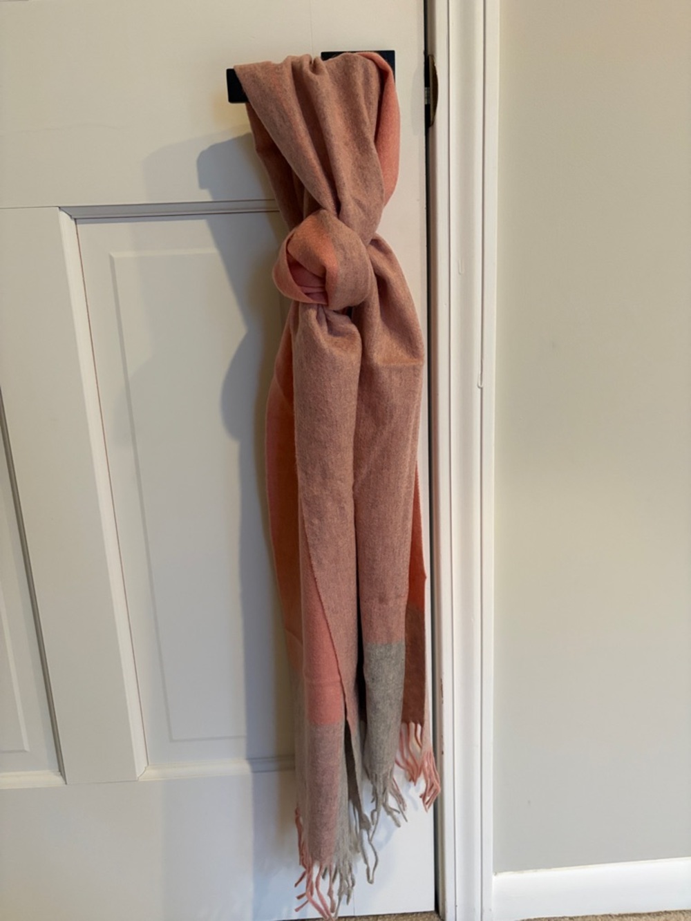 NWT 100% cashmere neiman marcus Blush Pink Ombre Fringe Scarf